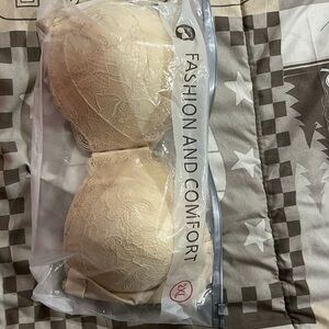 NWOT front closure bra.